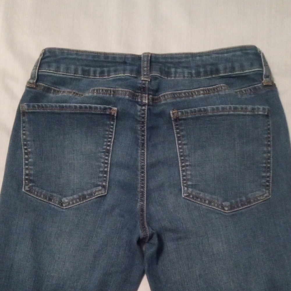 Blue Straight Leg Jeans with Classic Denim Style - Picture 6 of 10